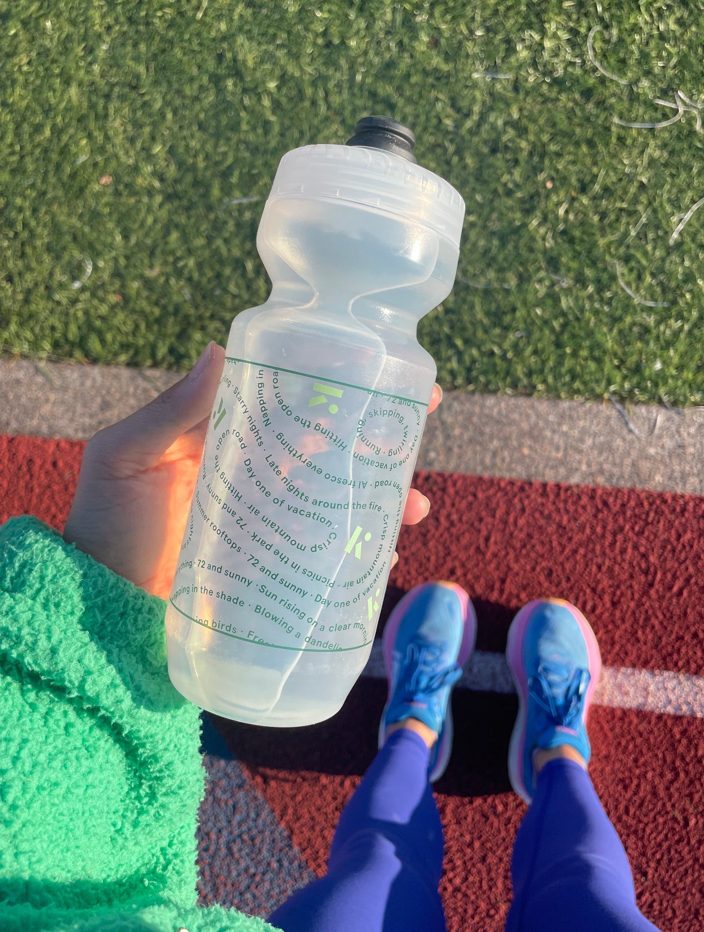 Clear Plastic Water Bottles Bulk - Sports Water Bottles - 22 Oz
